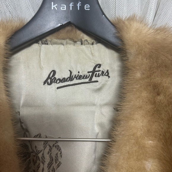 Brown Real Mink stole shawl - Picture 3 of 4